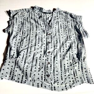 Crop top of geometric shapes.